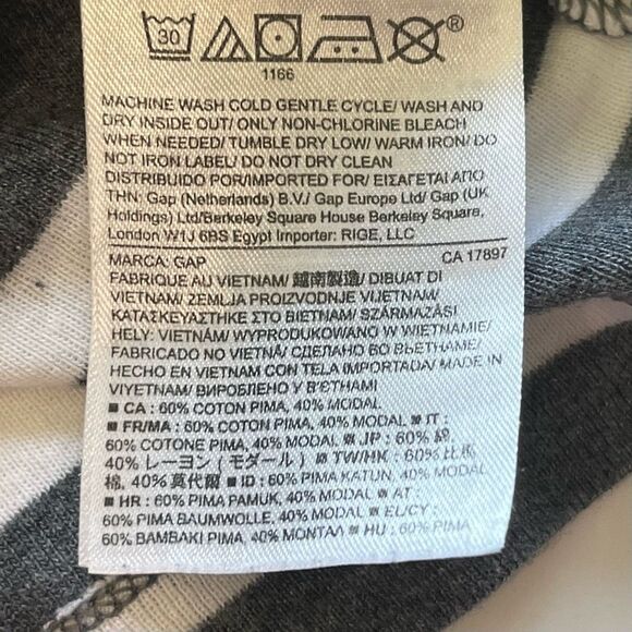 Gap Gray And White Striped Tee Sz S GUC - Picture 4 of 4